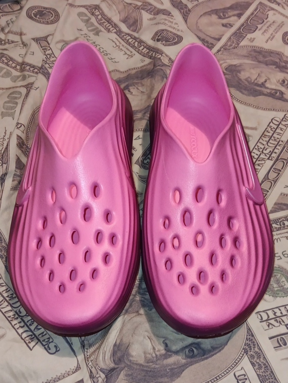 NIKE REJUVEN8
